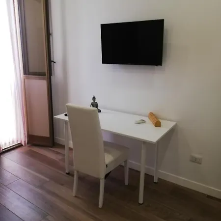 לינה וארוחת בוקר Casa Di Edo ברינדיזי